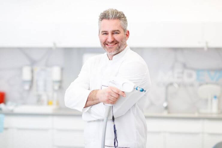 dr Bartosz Pawlikowski, dermatolog z Kliniki Medevac w Łodzi