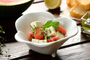 salatka z feta i arbuzem