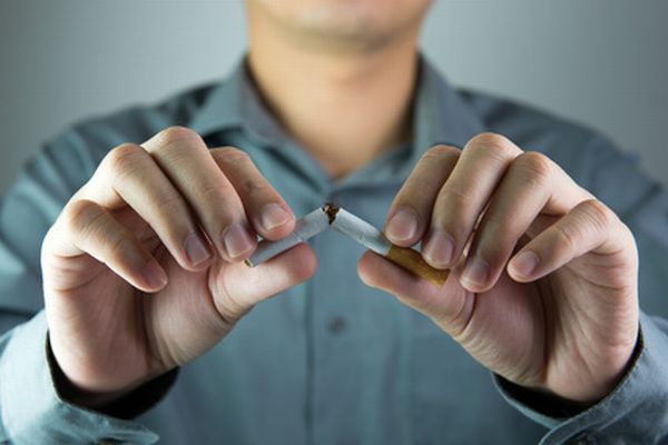 Palenie papierosów może powodować schizofrenię. Fotolia
