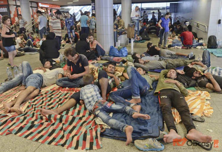 Trudna sytuacja uchodźców na Węgrzech. Jak temu zaradzic