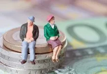 Emeryci zadłużają się na potęgę – do oddania 2 miliardy zł