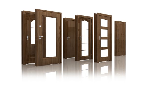 alt="Duża różnorodność drzwi drewnianych"