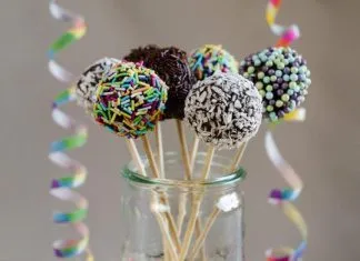 Cake pops ze śliwkami kalifornijskimi