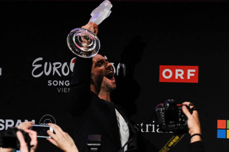 (150524) -- VIENNA, May 24, 2015 () -- Swedish singer Mans Zelmerlow takes part in a press conference after winning the Eurovision Song Contest final in Vienna, Austria, May 24, 2015. Swedish singer Mans Zelmerlow won the 60th edition of annual Eurovision Song Contest here on Sunday. Zelmerlow, a 28-year-old pop singer and television host, represented Sweden in the contest with the song "Heroes" and won the final with 365 points, awarded by a combination of a jury and a public vote. (/Qian Yi)