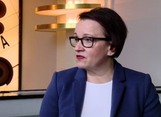 Jaka jest decyzja MEN w sprawie podręczników szkolnych?