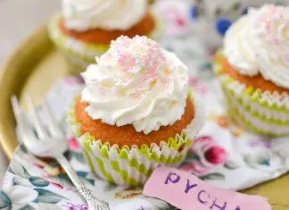 Cytrynowe muffinki z serową pianką