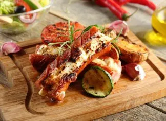Grillowane kiełbaski z serem feta