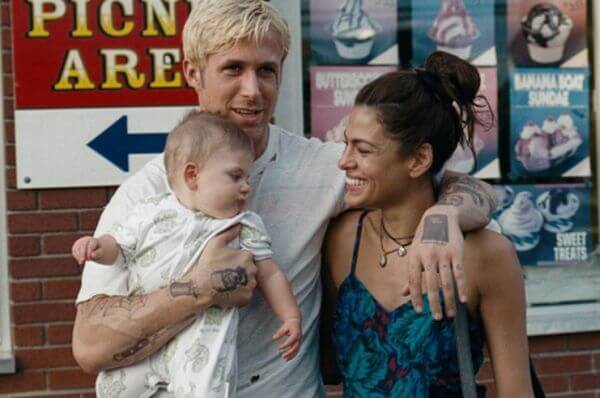 (l to r) Ryan Gosling stars as Luke and Eva Mendes stars as Romina in Derek Cianfrance's sweeping emotional drama, The Place Beyond the Pines, a Focus Features release. Credit: Atsushi Nishijima