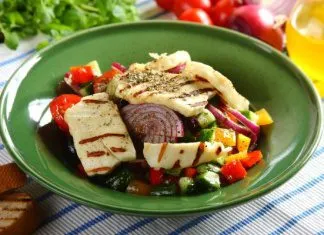 Sałatka grecka z serem Halloumi