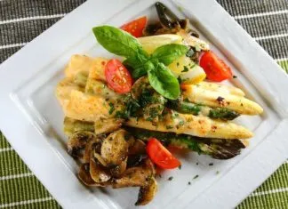 Grillowane szparagi z cheddarem