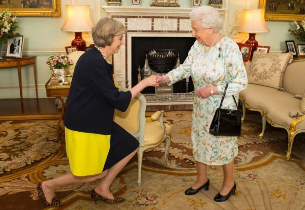 Theresa May, Elizabeth Queen II. 