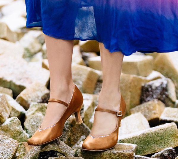  Buty – skórzane, satynowe, czy z eko-skóry - jakie wybrać?