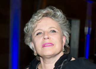 Krystyna Janda nie zagra w poniedziałek w swoim spektaklu – przyłącza się zamiast tego do strajku kobiet!