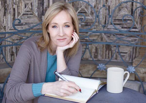 Co się stało z dorobkiem J.K. Rowling? Foto Twitter @sofeminineUK