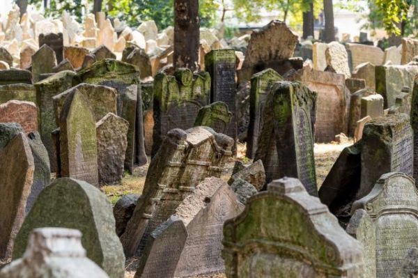 Papieros na grobie Morrisona i mieszkanie na cmentarzu. Najbardziej zadziwiające nekropolie świata