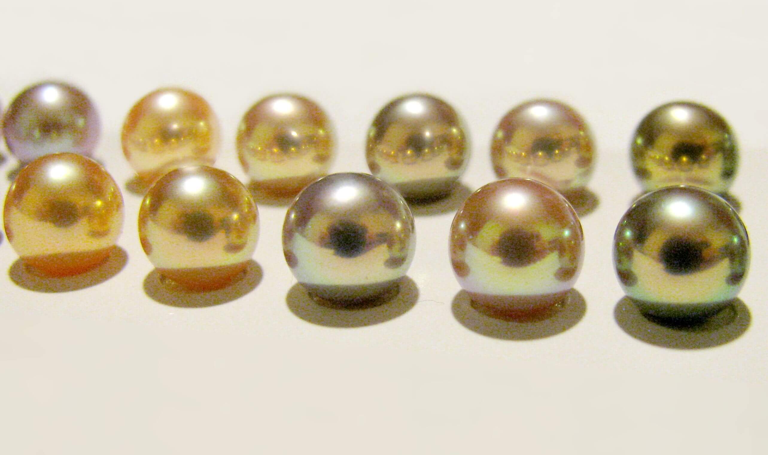 Perły słodkowodne wysokiej klasy - tanie perły też mogą być piękne, choć jest to rzadkość.