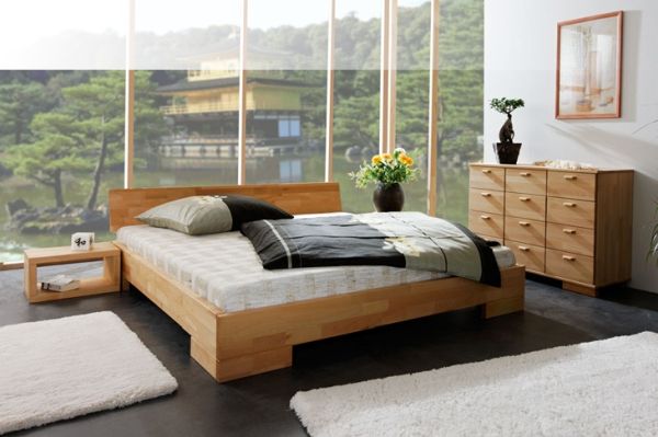 lozka drewniane w sypialni