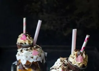 Śliwkowa magia walentynki – Freakshake kawowy