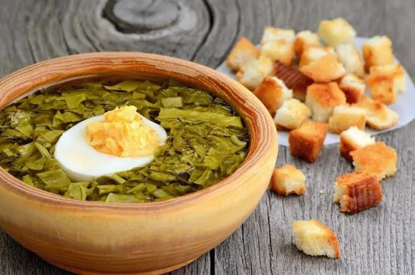 Zupa szczawiowa z chrupiącymi grzankami - pyszny przepis!
