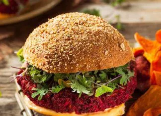 Wegetariańskie barbecue: Soczyście warzywne burgery z buraka