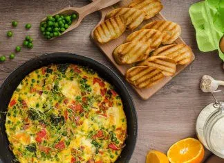 Frittata z warzywami i jogurtem greckim