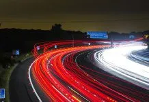 Jak bezpiecznie prowadzić samochód nocą?