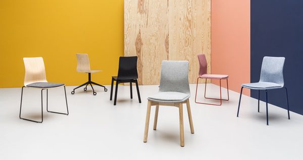 Przegląd designerskich krzeseł i foteli