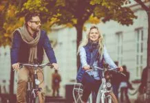 Chcesz wywrzeć pozytywne wrażenie? Oto 5 zachowań, które Ci w tym pomogą