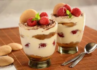 Tiramisu z malinami