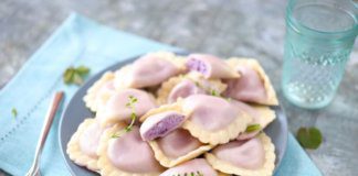 Pierogi z twarogiem i jagodami