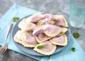Pierogi z twarogiem i jagodami