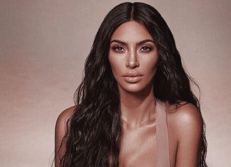 Kim Kardashian promuje nowe perfumy. Na jaki pomysł wpadła?