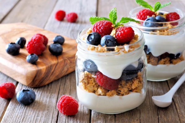Wysmakowane śniadania dla zabieganych Jogurt z muesli i owocami FOt mat pras OSM Piątnica1 e1537174116666 - Wysmakowane śniadania dla zabieganych