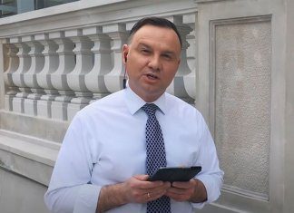 Politycy na czele z Dudą dołączają do Hot16challenge. Czy słusznie?