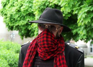 Tomasz Jacyków: ubieranie się w pożyczone rzeczy i pozowanie na ściankach niekoniecznie musi być treścią życia