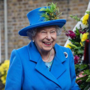 Niebieska stylizacja królowej Elżbiety II