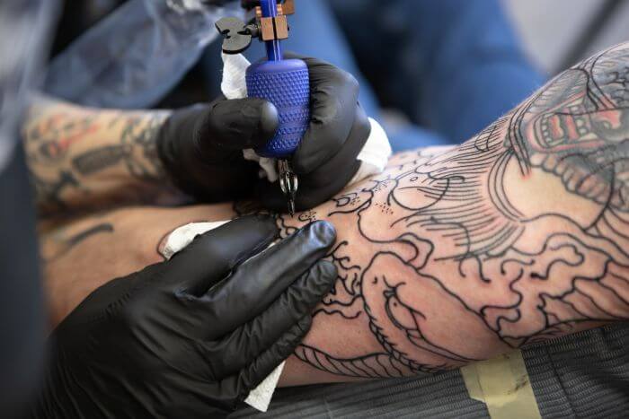 Tatuaże na bliznach