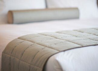 Łóżka drewniane – dlaczego warto je kupić?