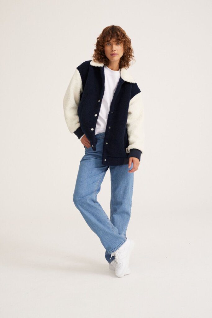Klasyczny styl roboczy z uczelnianą nutą w kolekcji Lee Jeans jesień-zima 2022
