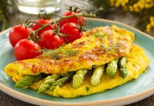 Omlet serowy ze szparagami