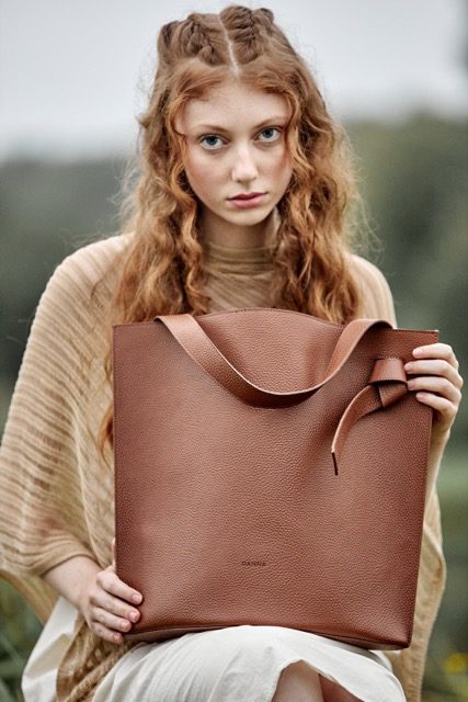 Elegancja w detalach: Kolekcja torebek PANNA