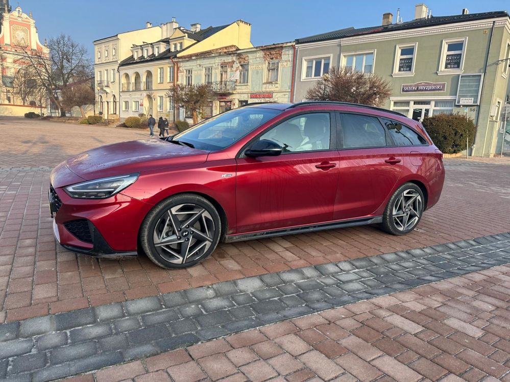 HYUNDAI i30 Wagon 1.5 T-GDI 7DCT – stylowy i praktyczny kombi dla aktywnych kobiet