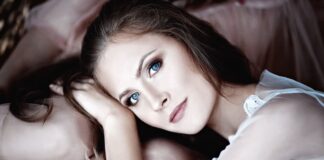 Zakochanie bez dotyku – psychologia relacji online zakochanie bez dotyku