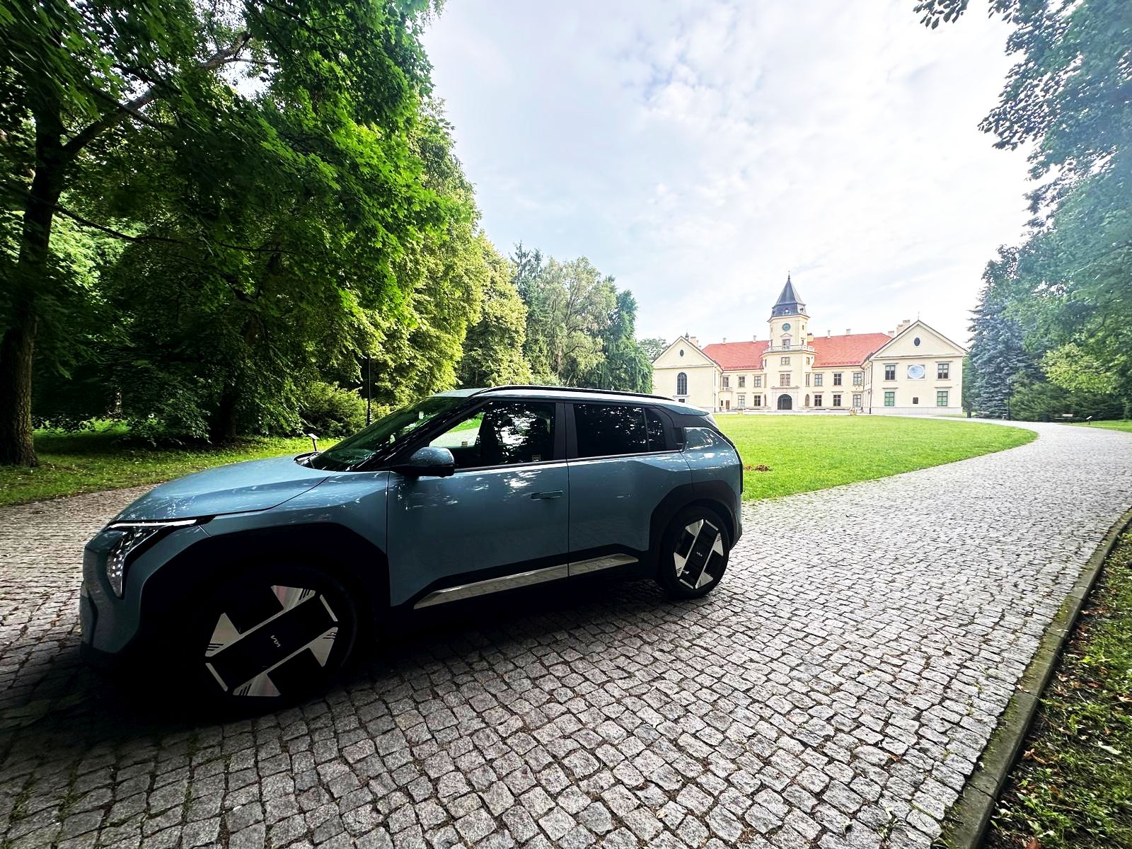 testy Kia EV3 SR w kolorze Frost Blue