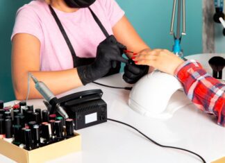 Top 5 urządzeń, które każda stylistka powinna mieć w swoim salonie urzadzenia do salonu fryzjerskiego