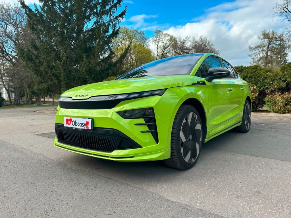 Nowa Škoda Enyaq RS z charakterystycznym podświetlanym grillem Tech-Deck Face
