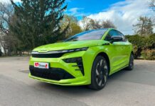 Nowa Škoda Enyaq RS z charakterystycznym podświetlanym grillem Tech-Deck Face