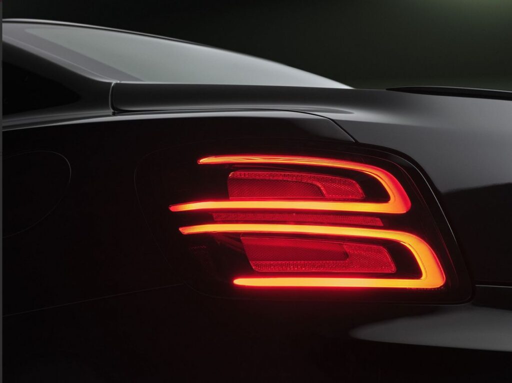 Nowy Bentley Flying Spur 2026 – luksusowy sedan z osiągami supersamochodu