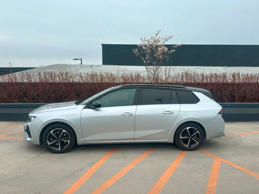 Nowy Opel Astra Hybrid 145 KM – kobiecy test kompaktu na co dzień
