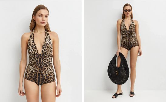 Luksusowe dodatki z kolekcji Dolce & Gabbana na sezon lato 2026. Na zdjęciu widoczna jest pojemna torba typu tote w waniliowym odcieniu beżu o nowoczesnej, geometrycznej formie oraz minimalistyczne japonki ozdobione złotym monogramem DG. Akcesoria utrzymane są w eleganckiej, śródziemnomorskiej estetyce charakterystycznej dla włoskiego domu mody i stanowią idealne uzupełnienie wakacyjnych stylizacji.